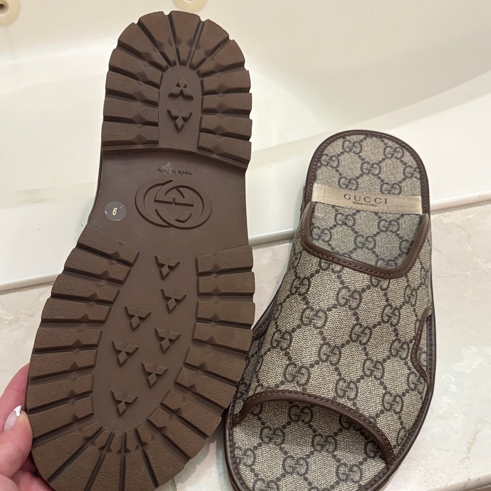 Gucci slide sandals coated canvas - great condition! - Picture 3 of 5